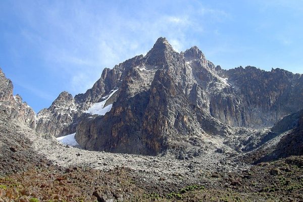 960px-Batian_Nelion_and_pt_Slade_in_the_foreground_Mt_Kenya